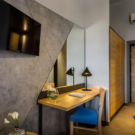 Istra - By Liburnia & אופטיה